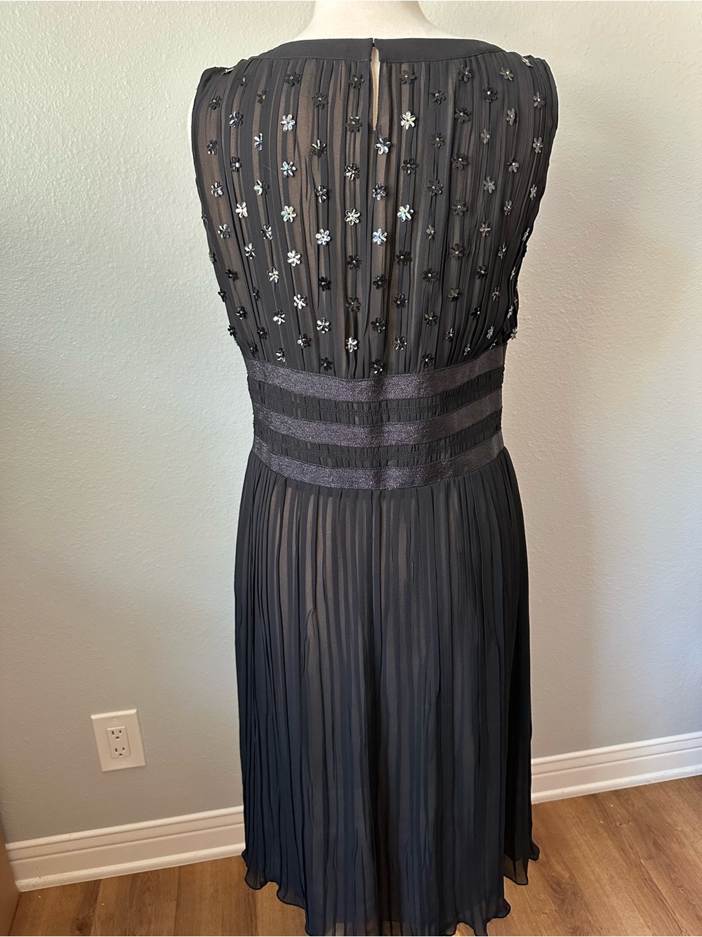 Sleeveless Black Beaded Pleated Midi Dress